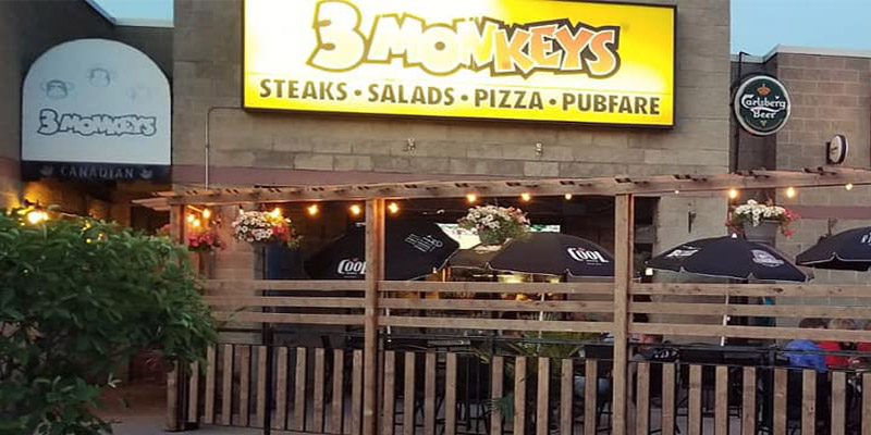 3 Monkeys Bar & Grill Scarborough Patio